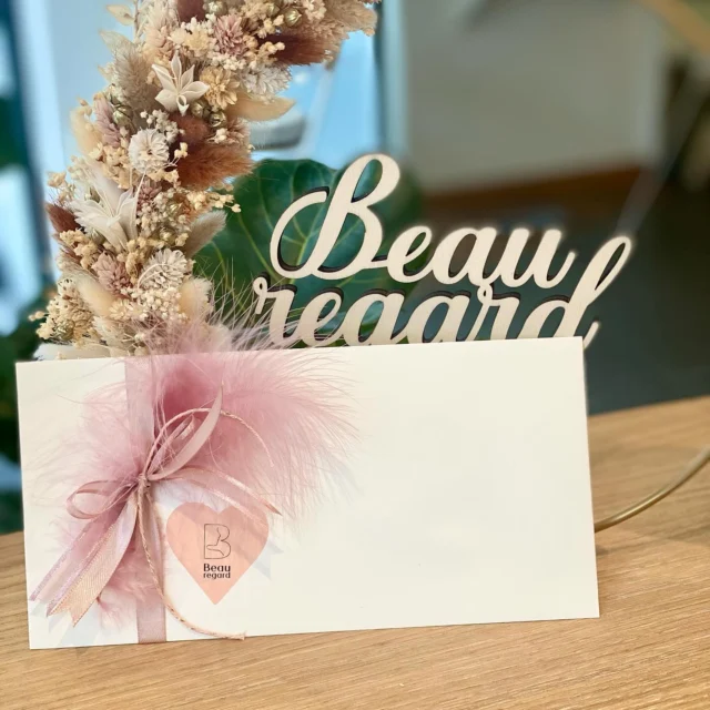 Moederdag komt dichterbij! Wil je jouw mama verrassen met een cadeaubon voor resultaatgerichte huidverzorging en persoonlijke begeleiding? 🌸

Een moment waarin haar huid de aandacht krijgt die ze verdient: 
💌 Een cadeaubon – vrij te besteden aan behandelingen of producten. 
🔍 Een huidanalyse bon (€50) – een diepgaande analyse voor persoonlijk huidadvies. 
 ✨ Een kennismakingsbehandeling (€150) – een uitgebreide eerste verzorging.

Geef haar zorg die verder gaat dan Moederdag. 💖