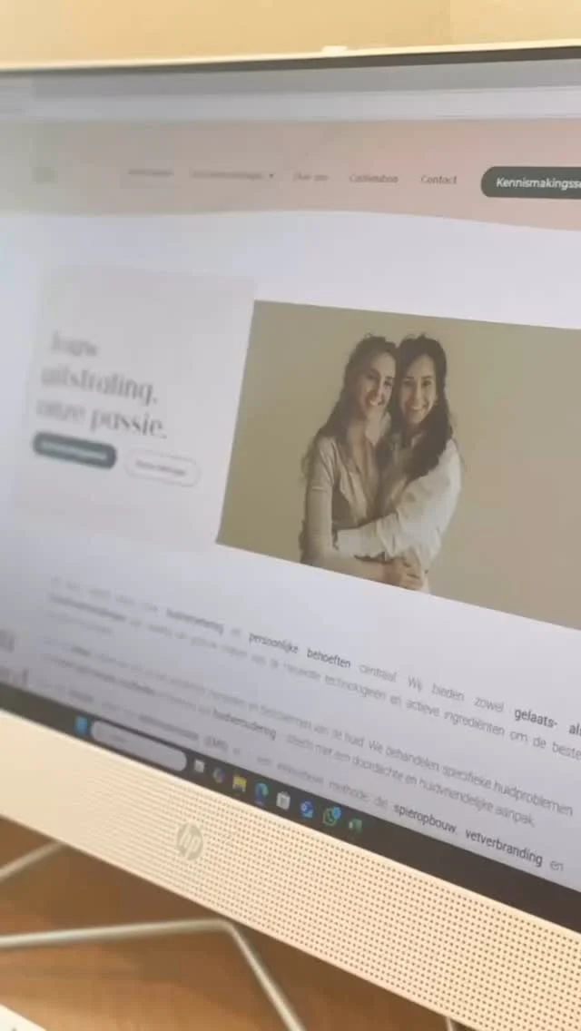 Onze website kreeg een volledige make-over – en daar zijn we trots op!
Hij is niet alleen mooier, maar vooral ook gebruiksvriendelijker én duidelijker 🤩

✨ Je vindt nu heldere info over onze werkwijze, behandelingen en hoe wij alles 100% op maat aanpakken.

✨ Nieuw: je kan nu zélf online een intake of kennismakingsbehandeling inplannen – op een moment dat voor jou past. Zo ontdek je precies wat jouw huid nodig heeft. (Let op: enkel voor intakes en kennismakingsbehandelingen)

✨ Extra handig: vanaf nu kan je ook online cadeaubonnen bestellen – perfect om iemand (of jezelf) mee te verwennen 🎁

🔗 Neem snel een kijkje op onze vernieuwde site: www.cosmedisch-instituut.be en ontdek wat wij voor jou kunnen betekenen 🥰
